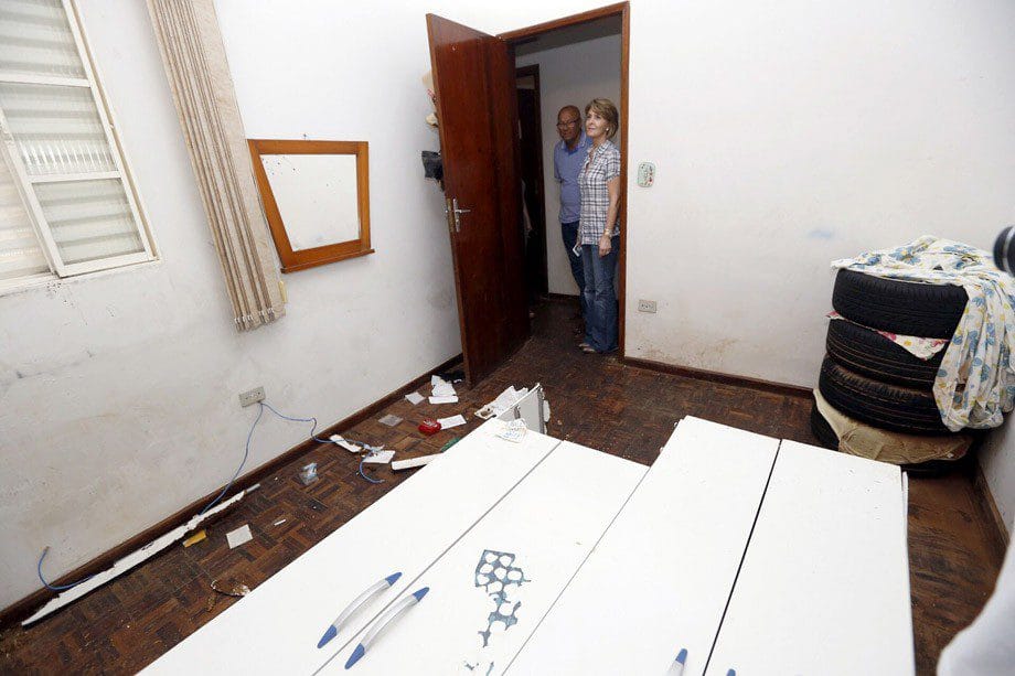 Secretaria do Trabalho e Desenvolvimento Social Fernanda Richa visita as regiões atingidas pela chuva, na foto atendimento aos moradores de Joaquim Távora.Foto:Rogério Machado / SECS