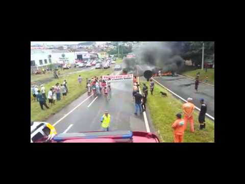 Protesto bloqueia BR-153 em Santo Antônio