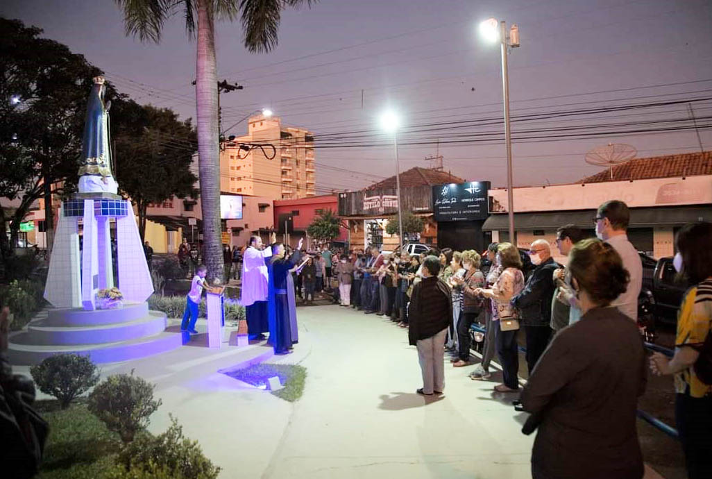 Praça ganha nova imagem de Nossa Senhora Aparecida | NPDiário