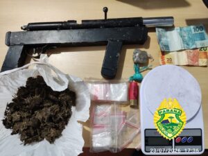 PM apreende arma e drogas em Santo Antônio da Platina