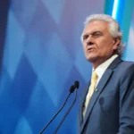 PESQUISA APONTA Caiado como principal destino de votos de FLÁVIO BOLSONARO