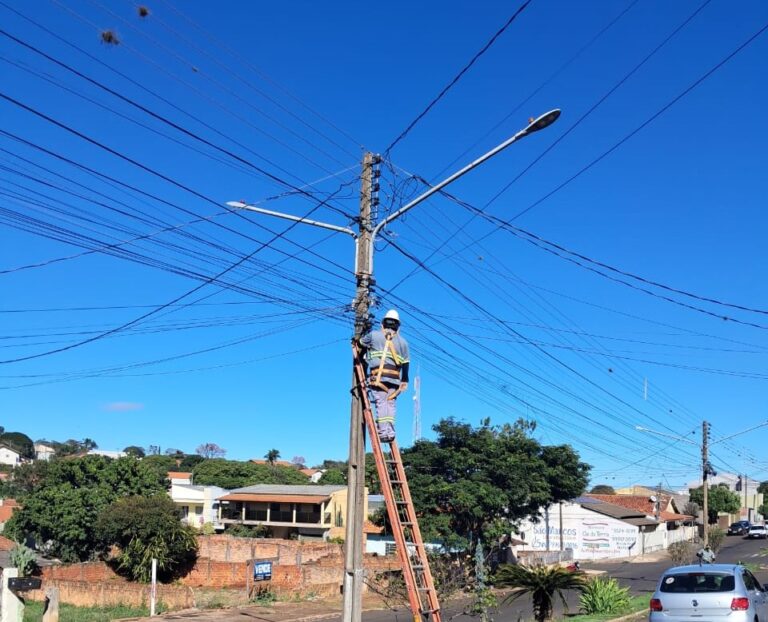 Mutirão da Copel retira 420 quilos de cabos irregulares
