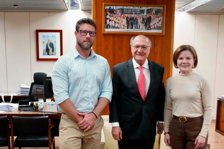 GLEISI e REQUIÃO levam para Alckmin defesa da indústria
