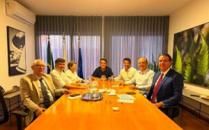 Dep. Ricardo Barros participa de encontro