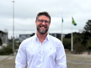 PDT oficializa candidatura de Requião Filho
