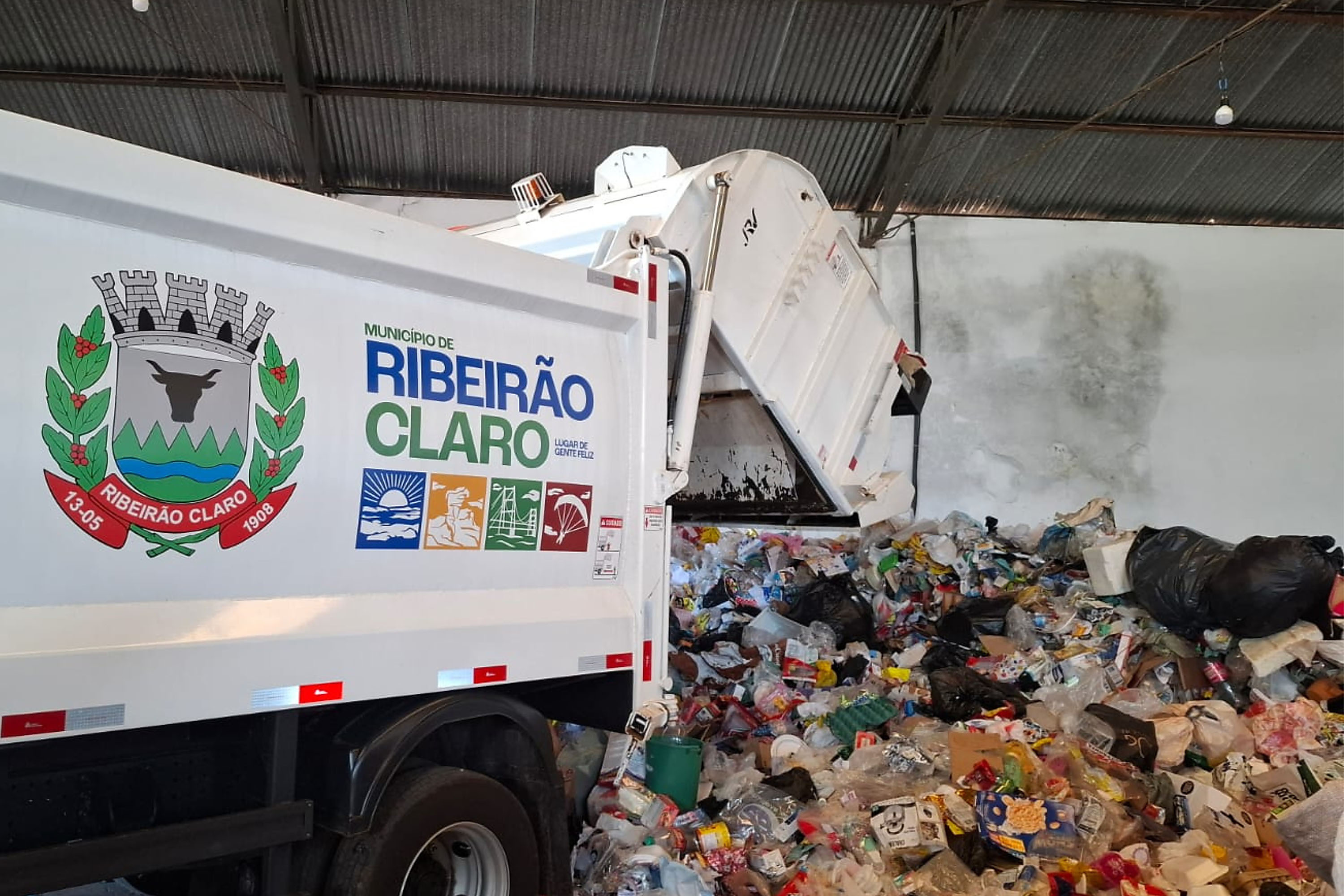Estudante de Ribeirão Claro cria projeto que liga lixo orgânico ao turismo rural