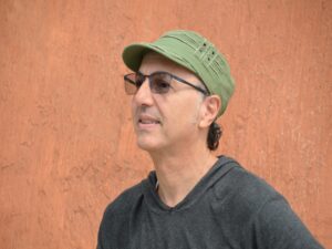 Cantor Zeca Baleiro se apresenta no Fejacan