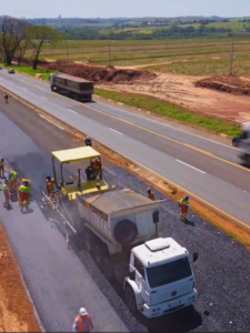Rodovia 153 começa pavimentação: assista