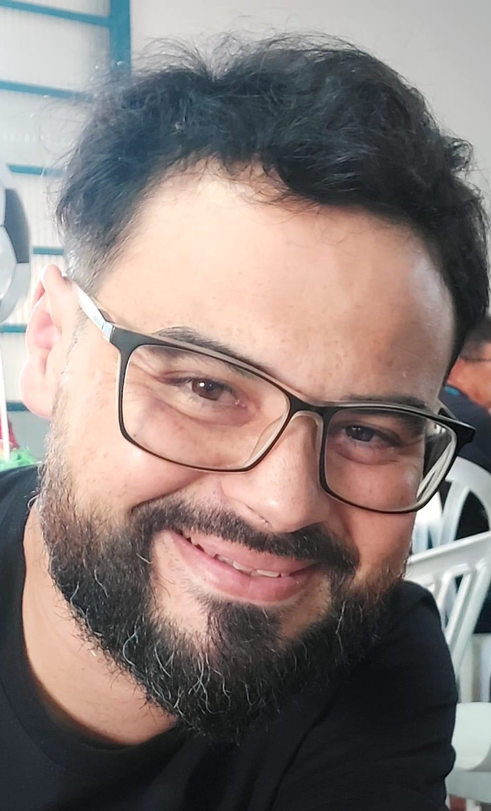 Edson Farias volta aos palcos em Santo Antônio da Platina com espetáculo de humor e superação