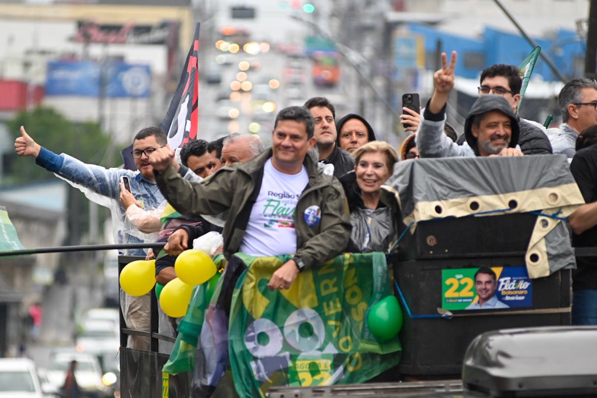 Sergio Moro lidera carreata pró-Flávio Bolsonaro nos Campos Gerais