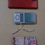 PM apreende crack e materiais do TRÁFICO