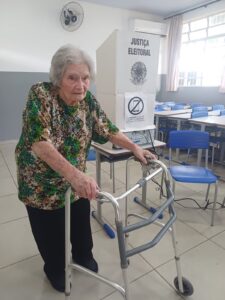 Norte Pioneiro: Mais idosa a VOTAR é de Rib. do Pinhal: vídeo