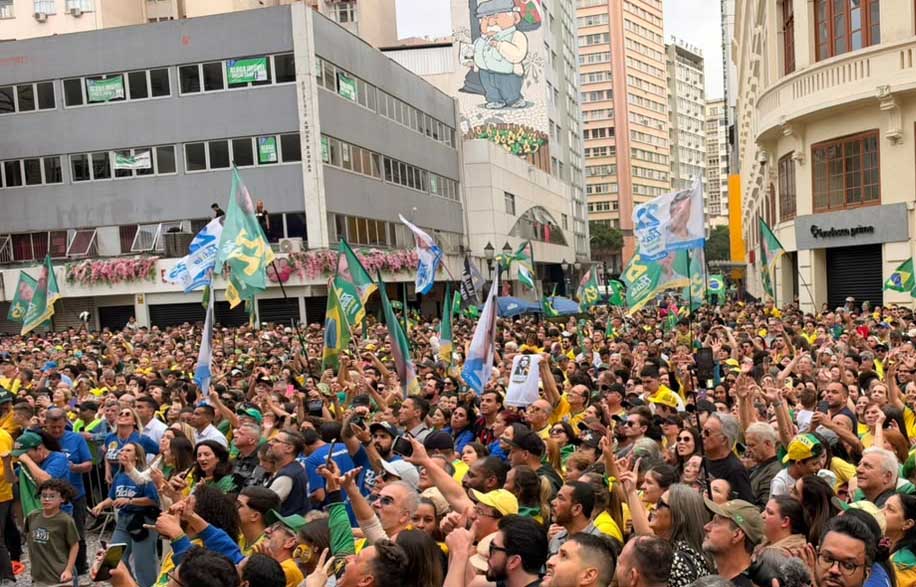 Carreata em Curitiba une líderes do Sul em apoio a Flávio Bolsonaro